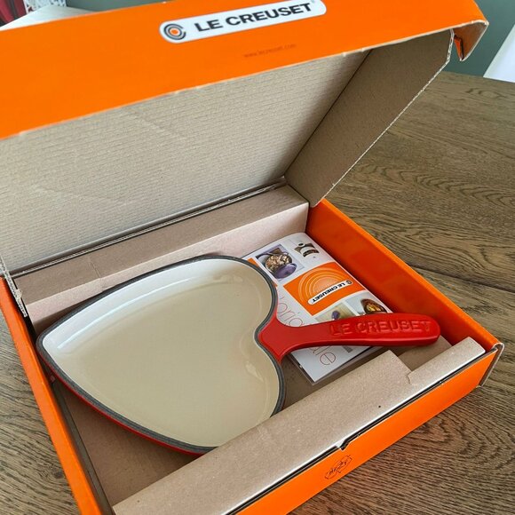 NEW! Le Creuset Enameled Cast Iron Heart Skillet Pan - Picture 3 of 11